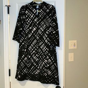 Last chance! Graphic print black and white dress